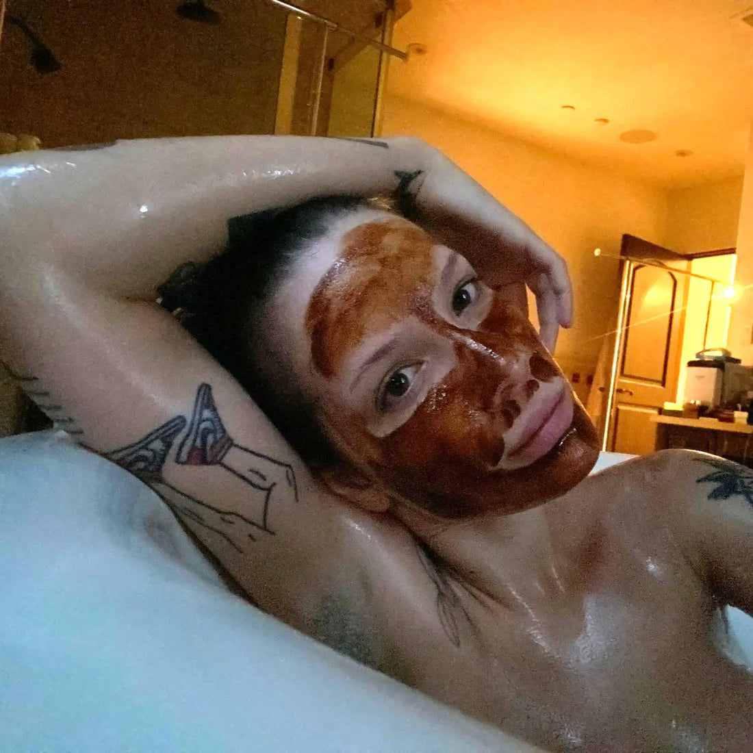 Hoe Zangeres Halsey in 2020 in één dag de Mudmasky Morning Boost Mask uitverkocht!